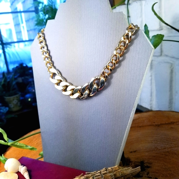 Jewelry - Heavyweight Gold Tone Chain Links Necklace